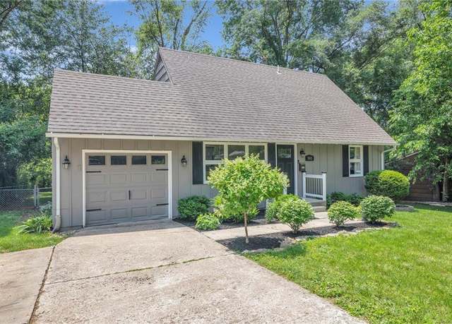 Property at 8005 W 91st St, Overland Park, KS 66212, 4 beds, 2 baths