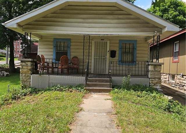 Property at 448 Benton Blvd, Kansas City, MO 64124, 2 beds, 1 bath