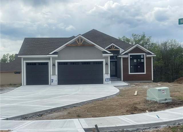 Property at 508 Blackhawke Dr, Smithville, MO 64089, 4 beds, 3 baths
