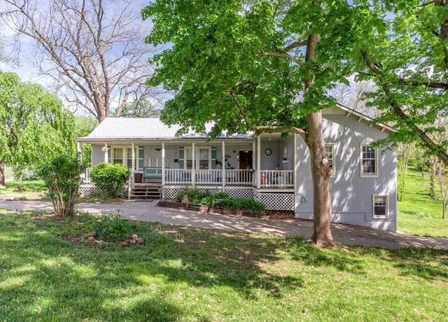 Property at 1002 E Cliff St, St Joseph, MO 64504, 2 beds, 1 bath
