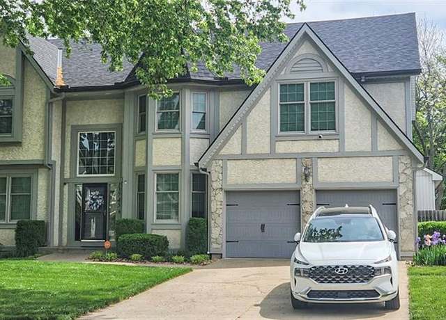 Property at 13745 S Blackfoot Dr, Olathe, KS 66062, 5 beds, 3.5 baths