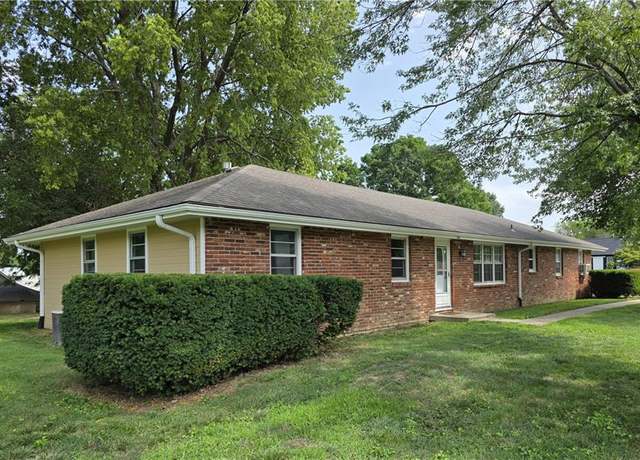 Property at 303 Hardesty St, Camden Point, MO 64018, 3 beds, 2 baths