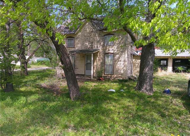 Property at 302 S Washington St, Toronto, KS 66777, 3 beds, 1 bath