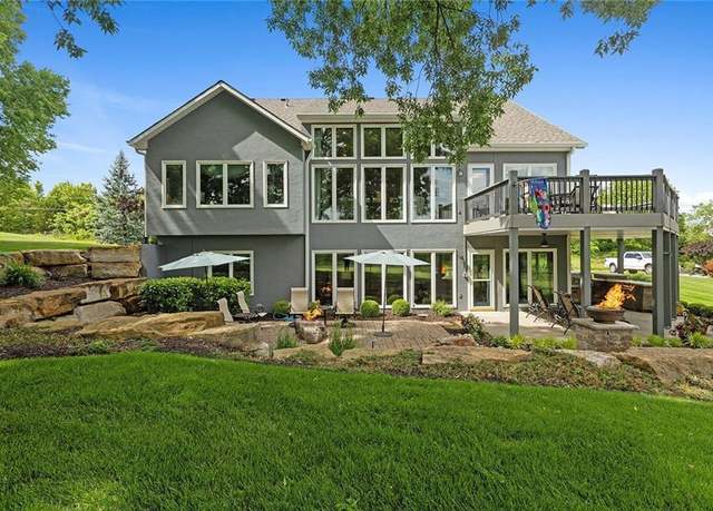 Property at 12421 Hollingsworth Rd, Kansas City, KS 66109, 4 beds, 3.5 baths