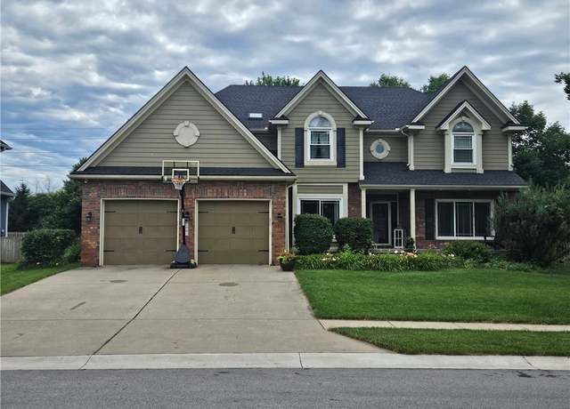 Property at 2621 SE 5th St, Lee's Summit, MO 64063, 4 beds, 4.5 baths