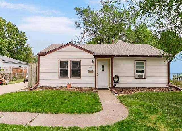 Property at 812 S Troost St, Olathe, KS 66061, 3 beds, 1 bath