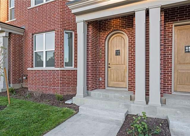Property at 461 SW Longview Blvd, Lee's Summit, MO 64081, 3 beds, 2.5 baths