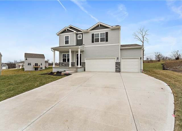 Property at 4806 NW 141st St, Platte City, MO 64079, 4 beds, 2.5 baths