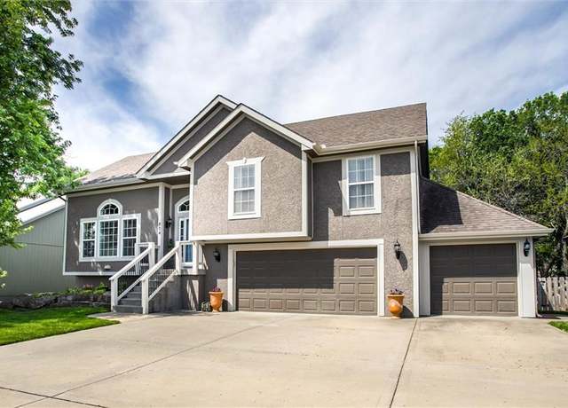 Property at 804 Chisam Rd, Kearney, MO 64060, 3 beds, 3 baths