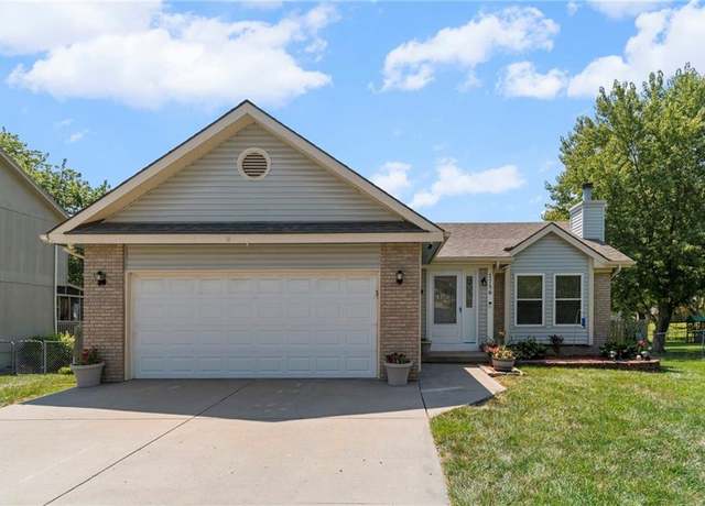 Property at 1756 Ray St, Liberty, MO 64068, 3 beds, 2 baths