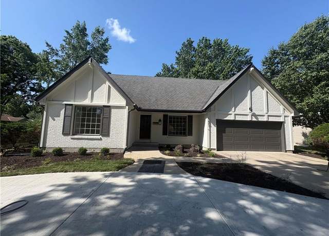 Property at 7401 W 99th St, Overland Park, KS 66212, 5 beds, 3.5 baths