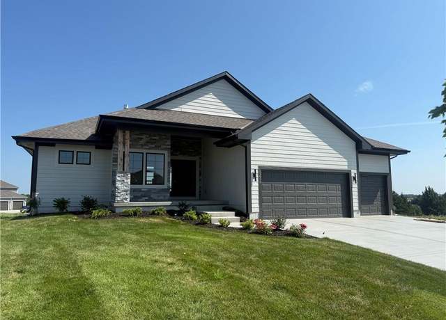 Property at 19692 W 114th St, Olathe, KS 66061, 4 beds, 3 baths