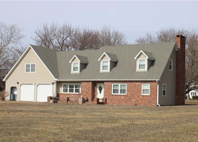 Property at 2516 W 4th St, Pittsburg, KS 66762, 3 beds, 2.5 baths