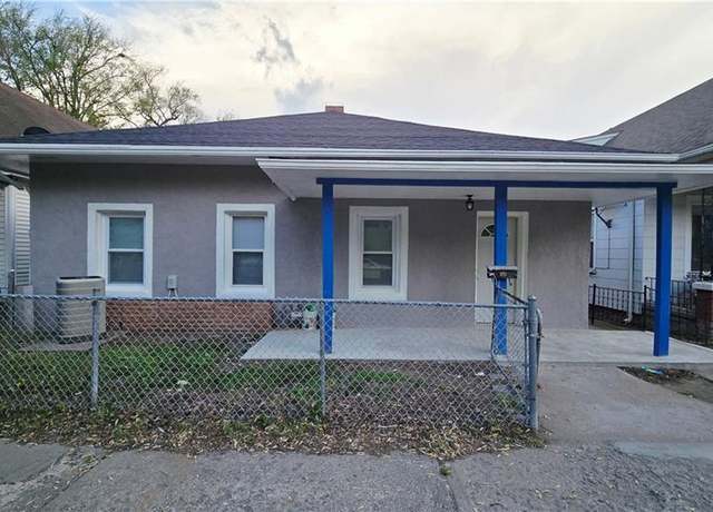 Property at 2532 S 11th St, St Joseph, MO 64503, 4 beds, 2 baths