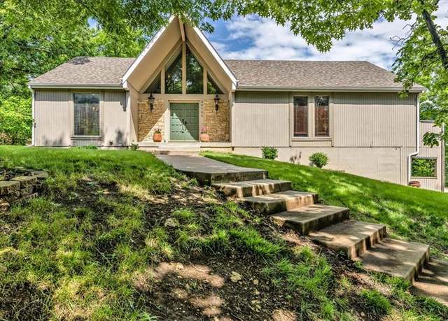 Property at 20726 Pebble Ln, Lenexa, KS 66220, 4 beds, 2.5 baths