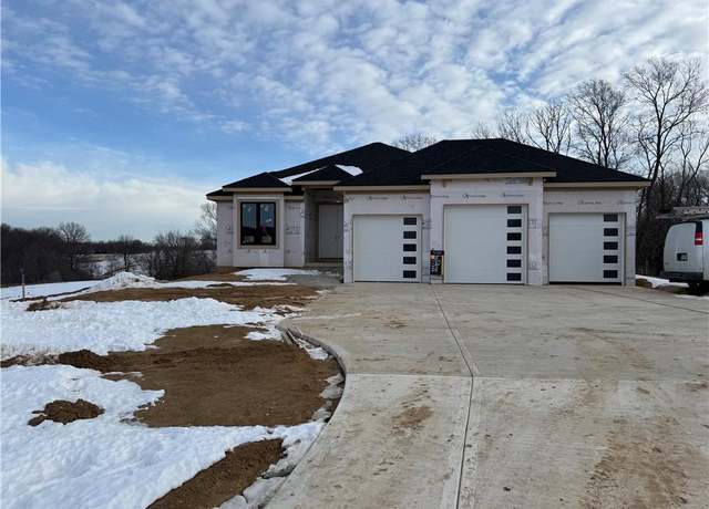 Property at 7565 NW Moore Dr, Parkville, MO 64152, 5 beds, 3 baths