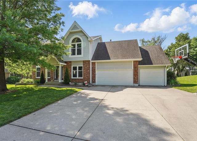 Property at 1919 Meadowlane Ave, Kearney, MO 64060, 5 beds, 3 baths