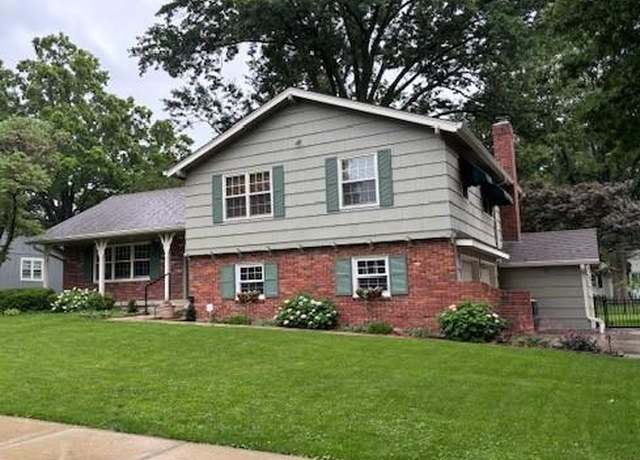Property at 301 W 109th St, Kansas City, MO 64114, 4 beds, 2.5 baths