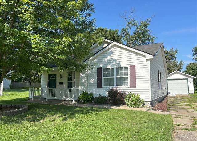 Property at 300 S Lynn St, Nevada, MO 64772, 3 beds, 2 baths