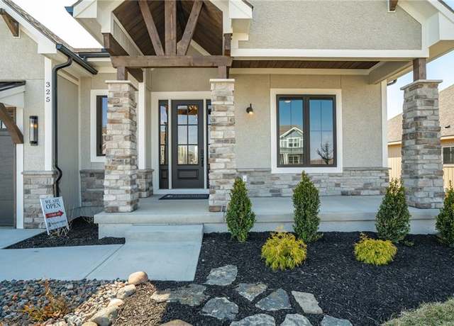 Property at 2082 NW O'brien Rd, Lee's Summit, MO 64081, 4 beds, 3.5 baths
