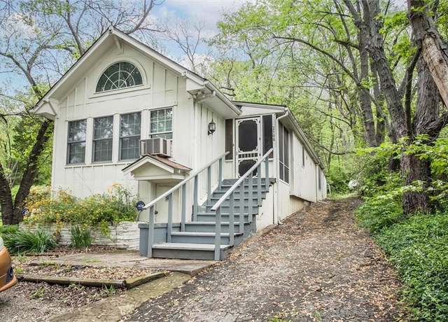 Property at 2106 Hillside Dr, Oak Grove, MO 64075, 3 beds, 1 bath