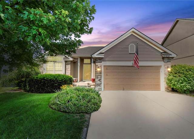 Property at 8904 NE 101st St, Kansas City, MO 64157, 3 beds, 3 baths