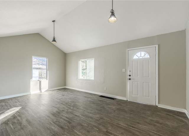 Property at 3920 Spruce Ave, Kansas City, MO 64130, 2 beds, 1 bath