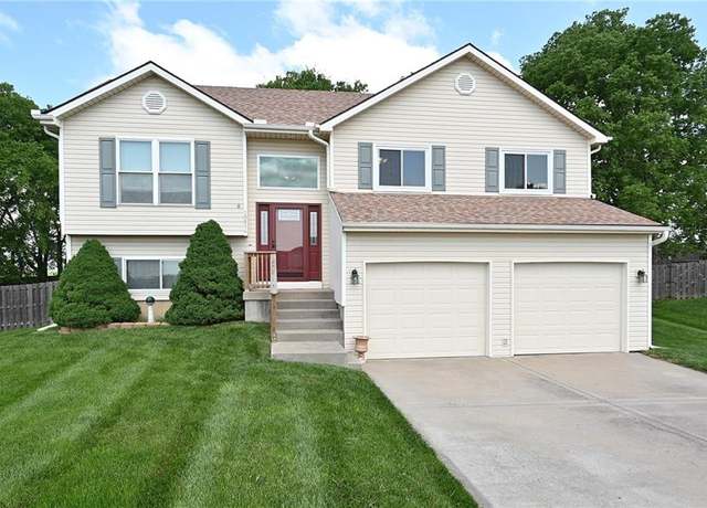 Property at 10614 NW 86th St, Kansas City, MO 64153, 4 beds, 3 baths
