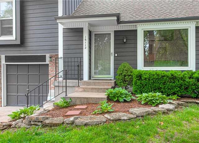 Property at 16112 W 124th Cir, Olathe, KS 66062, 3 beds, 2.5 baths