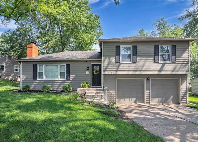 Property at 9106 W 95th Ter, Overland Park, KS 66212, 3 beds, 2 baths