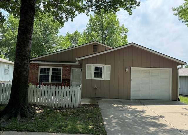 Property at 11321 W 77th Ter, Overland Park, KS 66214, 2 beds, 1 bath