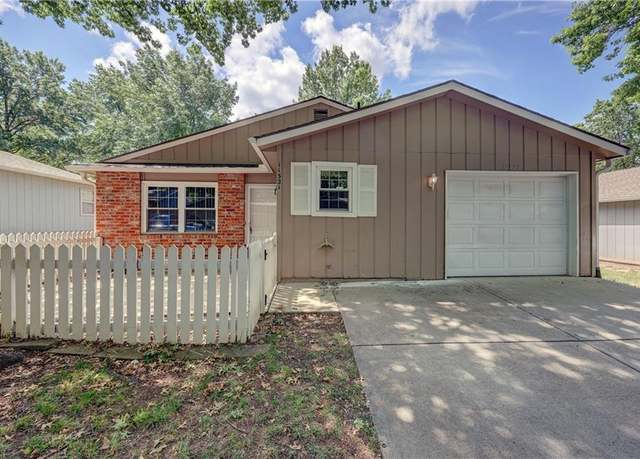 Property at 11321 W 77th Ter, Overland Park, KS 66214, 2 beds, 1 bath