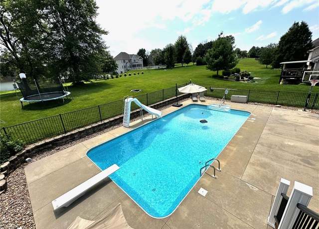 Property at 4812 Corinth Dr, St Joseph, MO 64506, 5 beds, 3 baths