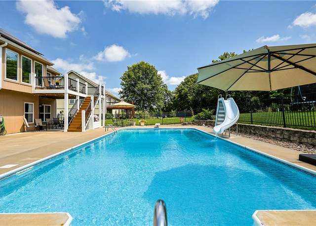 Property at 4812 Corinth Dr, St Joseph, MO 64506, 5 beds, 3 baths