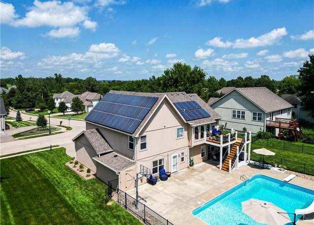 Property at 4812 Corinth Dr, St Joseph, MO 64506, 5 beds, 3 baths