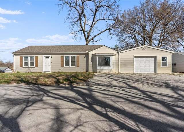 Property at 2 NE 62nd St, Gladstone, MO 64118, 3 beds, 1 bath