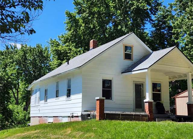 Property at 2016 Scott St, St Joseph, MO 64507, 3 beds, 1 bath