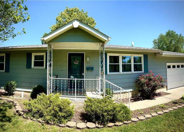 Property at 304 W 16th St, Lamar, MO 64759, 2 beds, 2 baths
