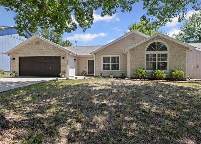Property at 2924 Lankford Dr, Lawrence, KS 66046, 3 beds, 2 baths