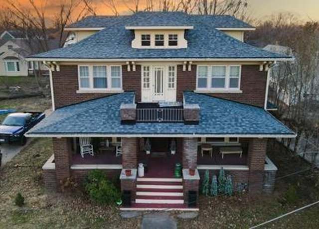 Property at 311 N Main St, Carrollton, MO 64633, 4 beds, 1.5 baths