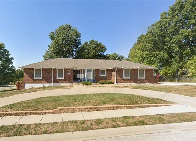 Property at 100 N Park Dr, Raymore, MO 64083, 3 beds, 3 baths