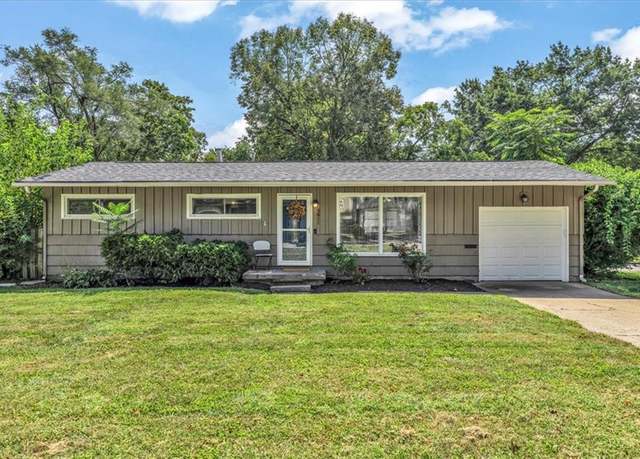 Property at 5811 W 75th Ter, Prairie Village, KS 66208, 3 beds, 2 baths