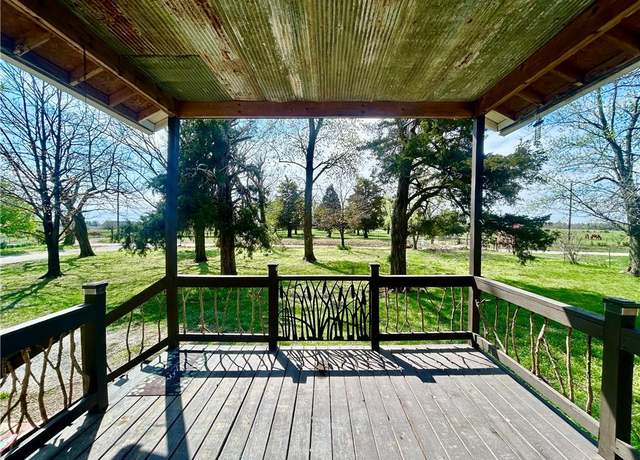 Property at 17605 E Overland Rd, Nevada, MO 64772, 3 beds, 2 baths