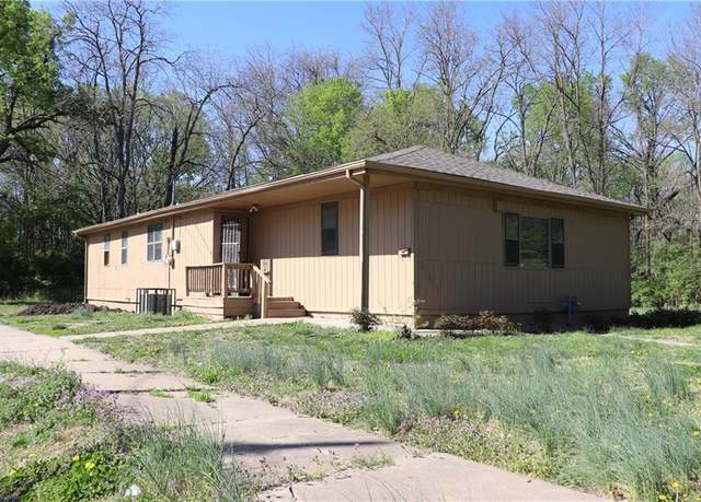Property at 521 18th St, Topeka, KS 66607, 4 beds, 1.5 baths