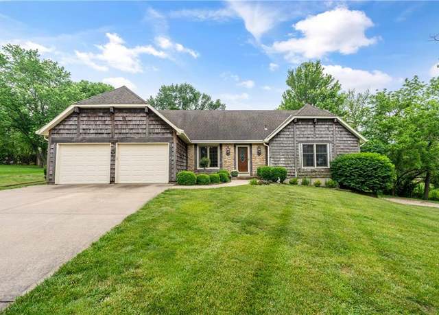 Property at 20129 W 112th Cir, Olathe, KS 66061, 3 beds, 3.5 baths