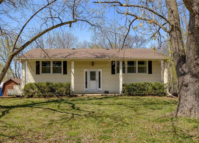 Property at 100 Owens Ave, Smithville, MO 64089, 3 beds, 2.5 baths