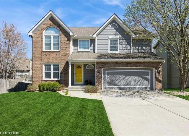 Property at 7415 N Congress Ave, Kansas City, MO 64152, 3 beds, 3.5 baths