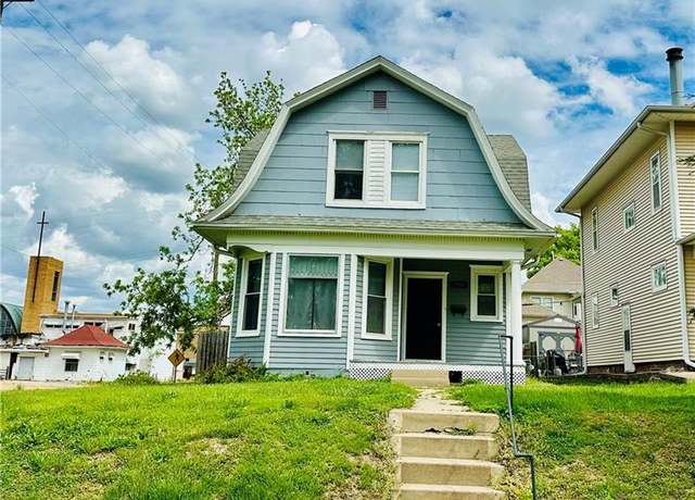 Property at 2701 Renick St, St Joseph, MO 64507, 3 beds, 2 baths