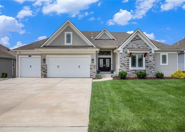 Property at 130 NW Ambersham Dr, Lee's Summit, MO 64081, 5 beds, 3.5 baths