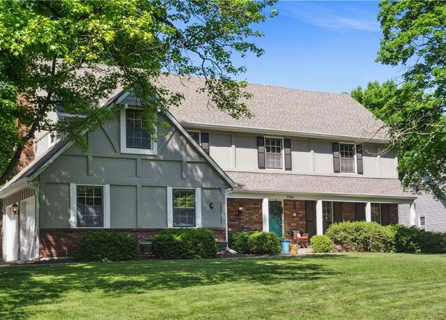 Property at 7710 Noland Rd, Lenexa, KS 66216, 5 beds, 4.5 baths